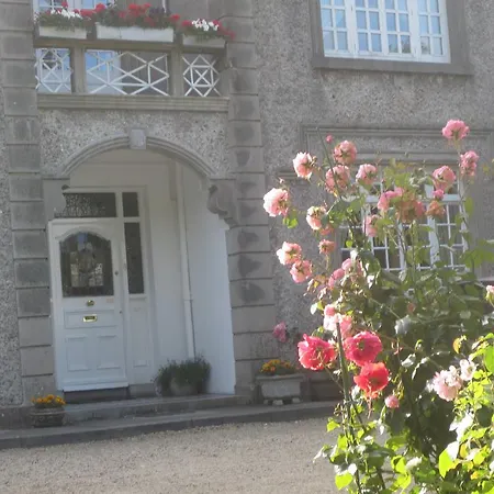 לינה וארוחת בוקר St Judes