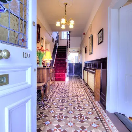 לינה וארוחת בוקר St Judes 3*