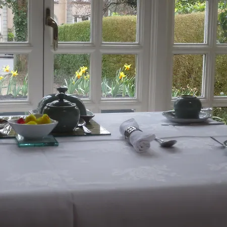 לינה וארוחת בוקר St Judes